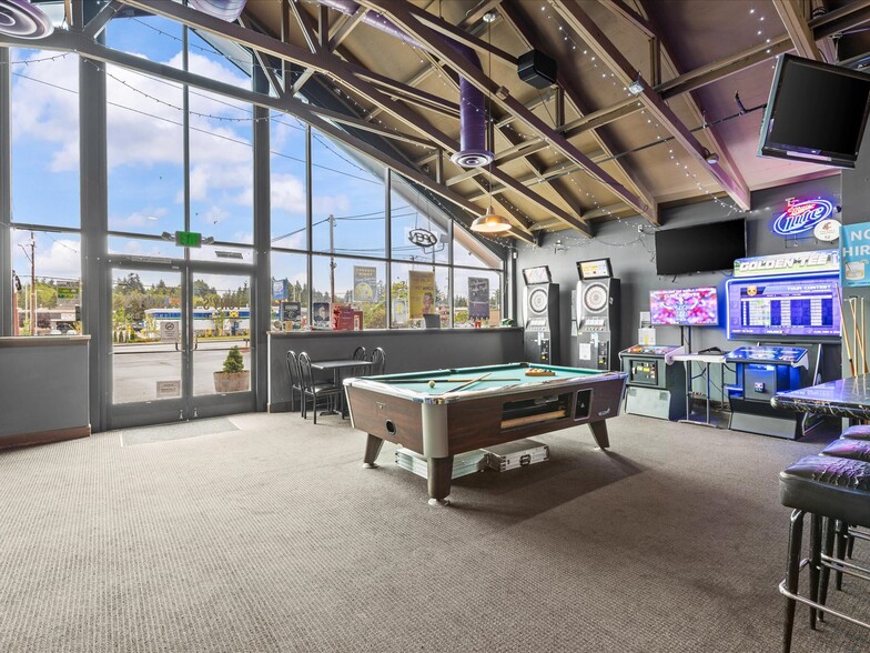 14417 124th Ave NE, Kirkland, WA for sale - Interior Photo - Image 2 of 39