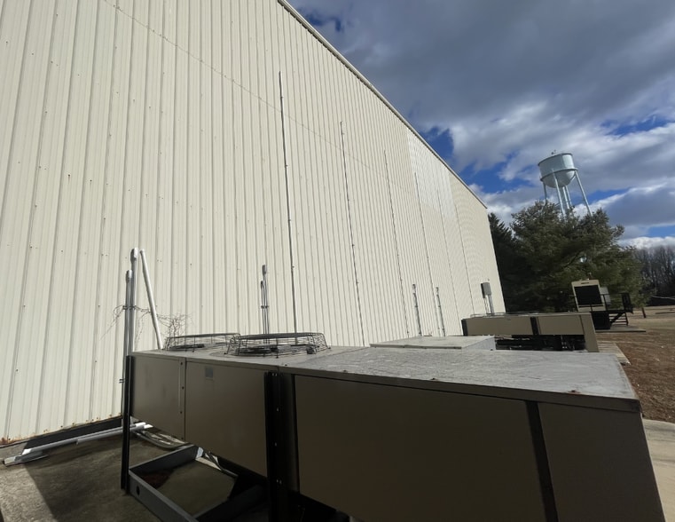 2420 Wilmington Ave, Delaware City, DE for lease - Building Photo - Image 2 of 11