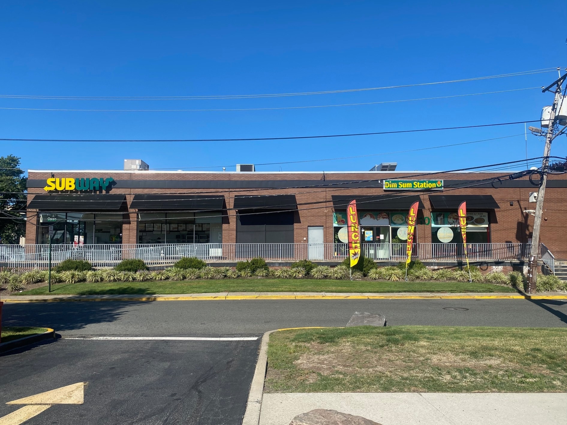10 Meadowlands Pky, Secaucus, NJ for lease Building Photo- Image 1 of 16