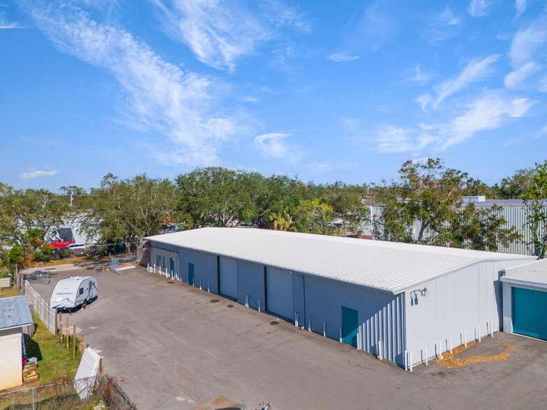 3945 Sawyer Rd, Sarasota, FL for lease - Building Photo - Image 3 of 9
