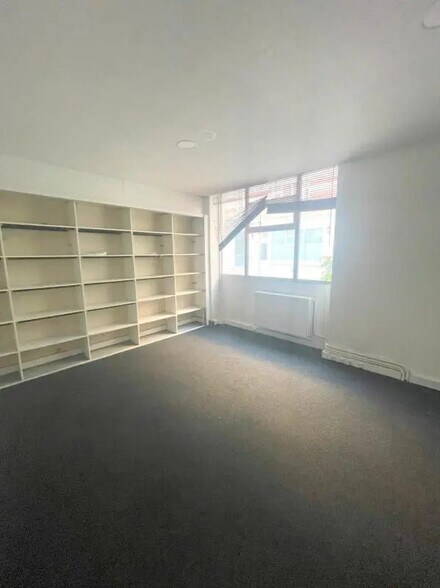 Retail in Neuilly-sur-Seine for sale - Building Photo - Image 3 of 11