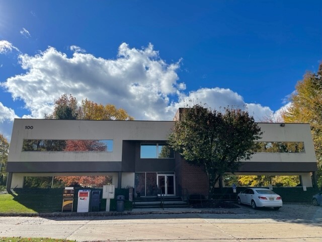 100 Campus Dr, Marlboro, NJ for lease - Building Photo - Image 1 of 3