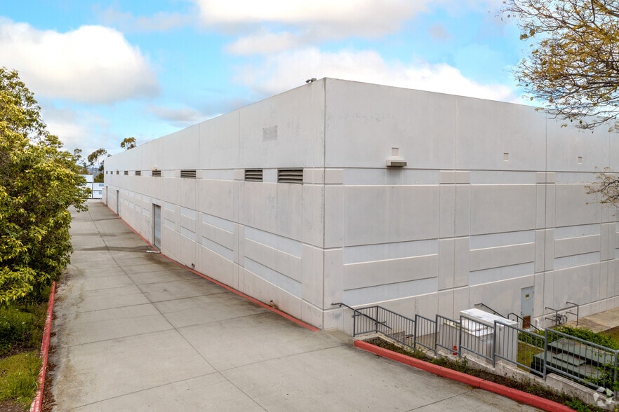 13400 Danielson St, Poway, CA for lease - Building Photo - Image 2 of 7