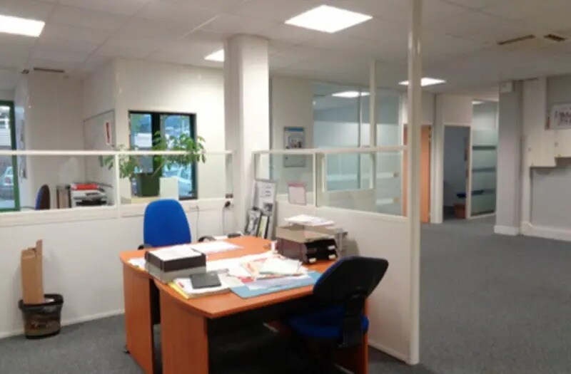 Office in Bron for lease Interior Photo- Image 1 of 6