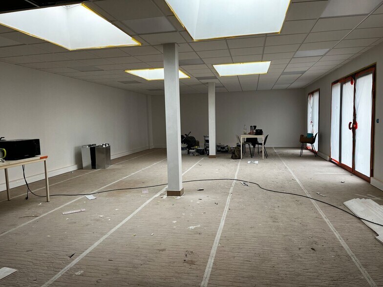 Office in Bordeaux for lease - Building Photo - Image 3 of 9