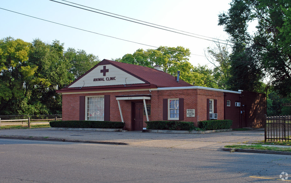 2105 Princess Anne St, Fredericksburg, VA for lease - Primary Photo - Image 2 of 4