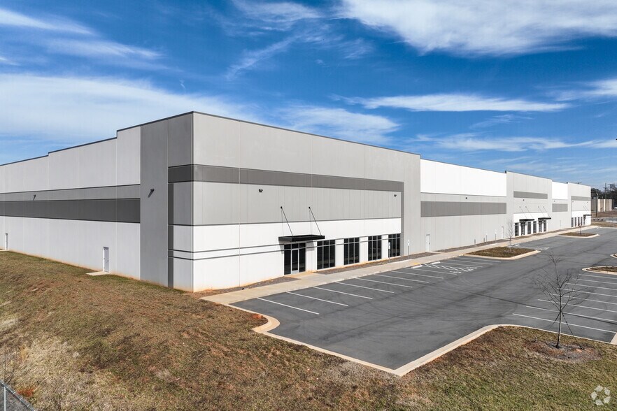 4043 Reynolds Ct, Winston-Salem, NC for sale - Primary Photo - Image 1 of 1