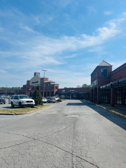 1001 Market St, Dalton, GA for lease - Building Photo - Image 3 of 20