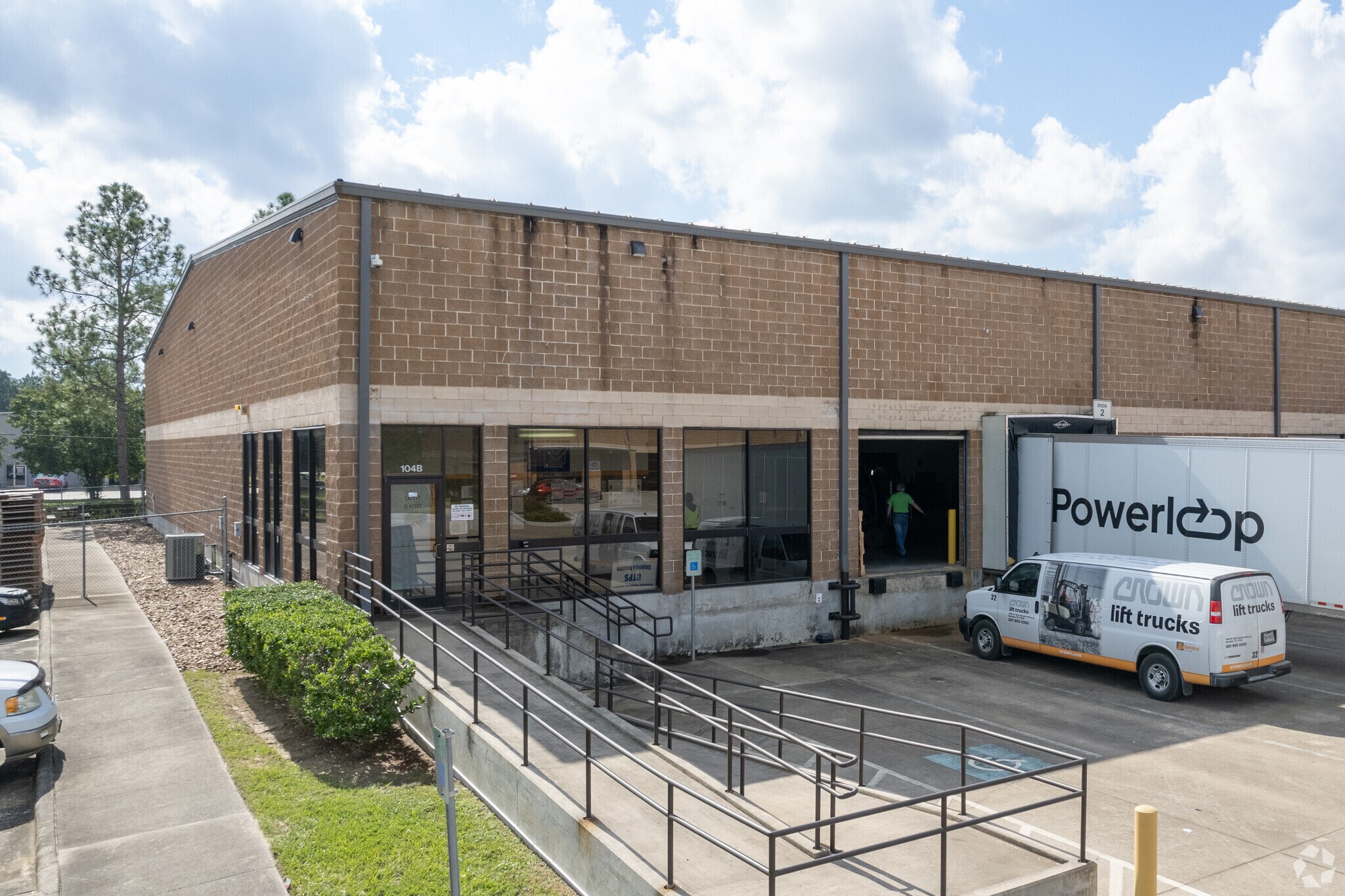 104 Longview St, Conroe, TX for sale Primary Photo- Image 1 of 1