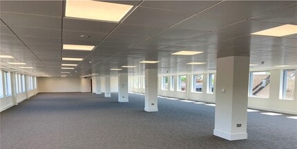 Station Appr, West Byfleet for lease Interior Photo- Image 2 of 5
