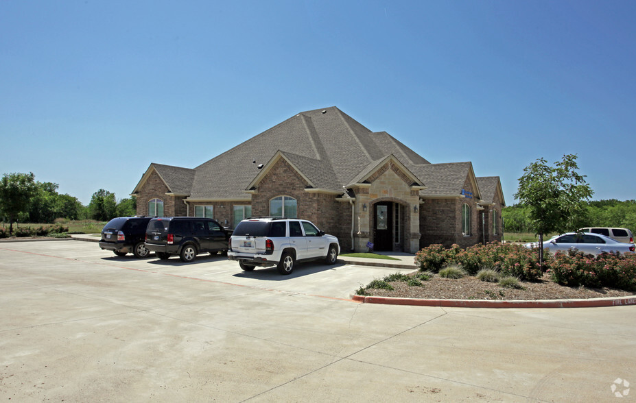 255 Elk Dr, Burleson, TX for sale - Primary Photo - Image 1 of 1