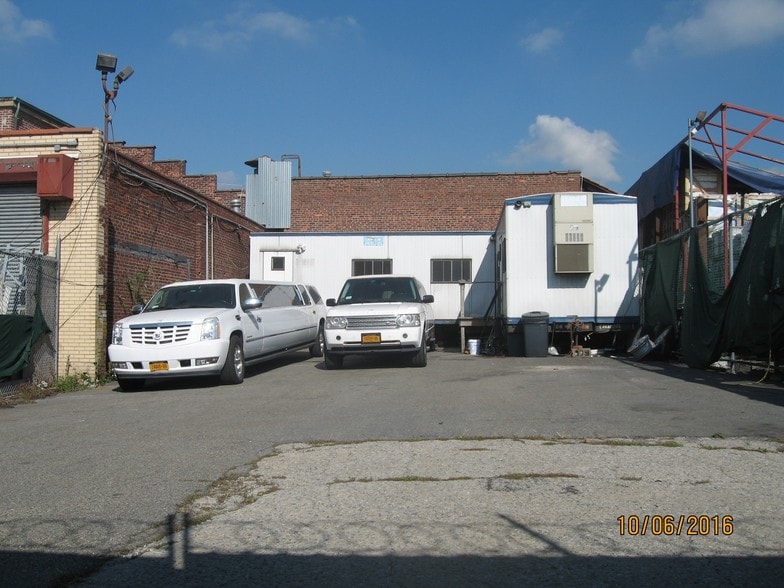 77 Lombardy St, Brooklyn, NY 11222