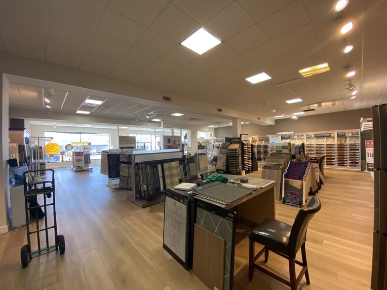 465 Franklin Ave, Franklin Square, NY for sale - Interior Photo - Image 2 of 13