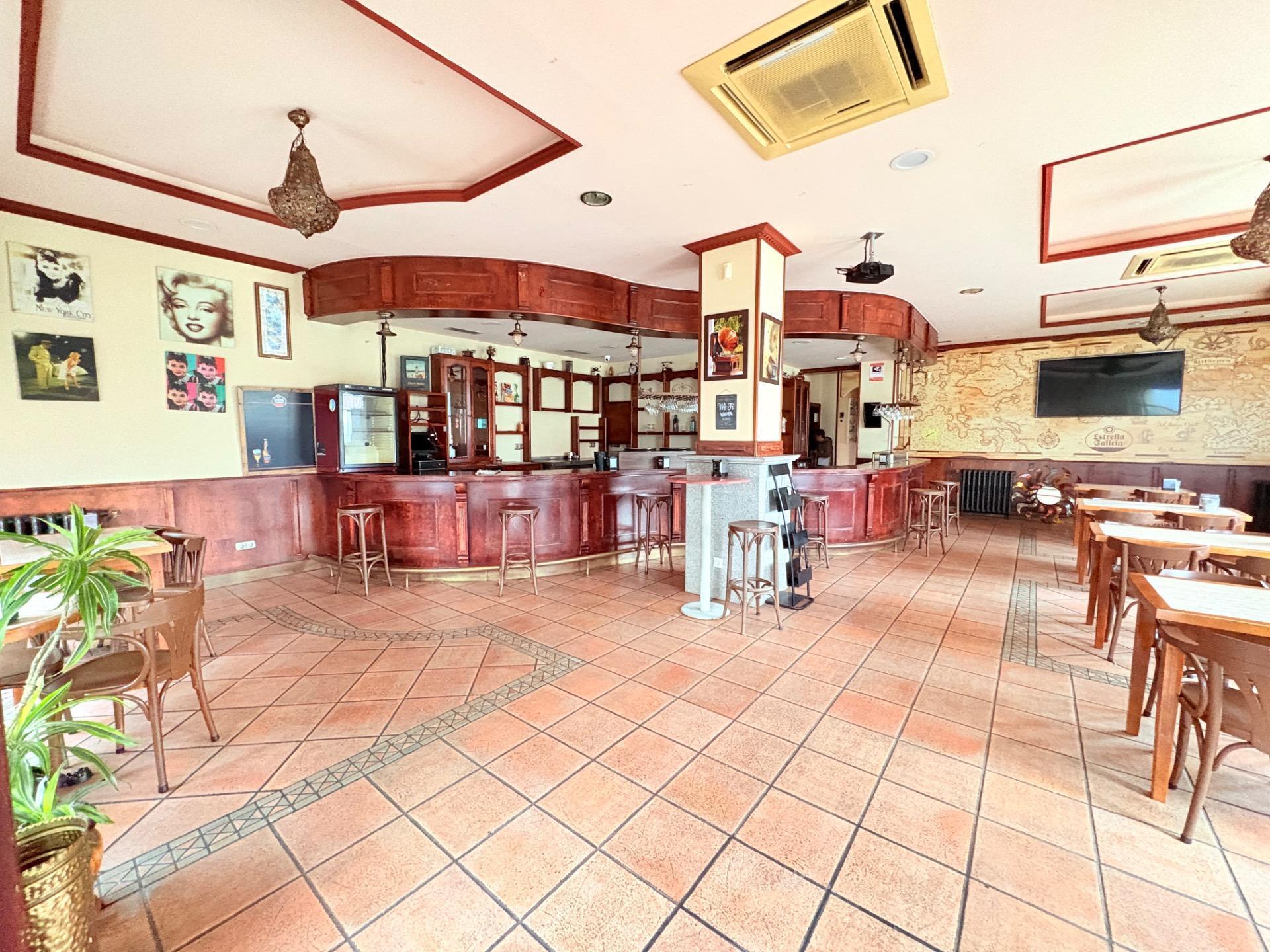 Retail in Camponaraya for sale Building Photo- Image 1 of 21