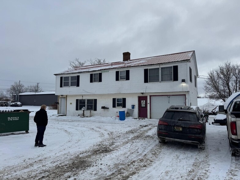 3 Multi-family properties in Caribou, ME portfolio of 3 properties for sale on LoopNet.com - Primary Photo - Image 3 of 3