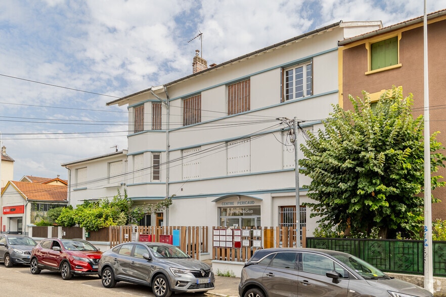 Office in Lyon for lease - Building Photo - Image 2 of 2