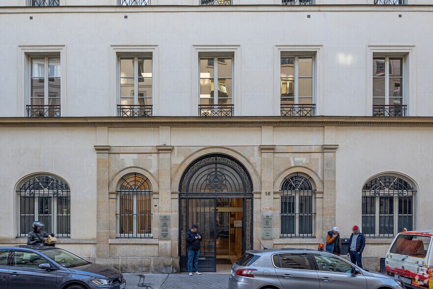 16 Rue D'Athenes, Paris for lease - Building Photo - Image 3 of 4