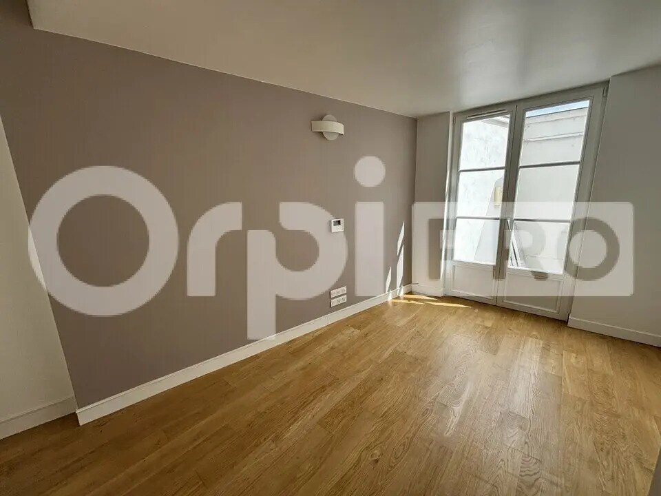 Office in Compiègne for lease Building Photo- Image 1 of 7