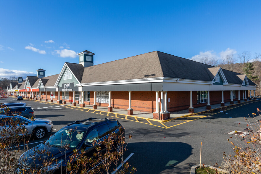 113-115 Mill Plain Rd, Danbury, CT for sale - Primary Photo - Image 1 of 1