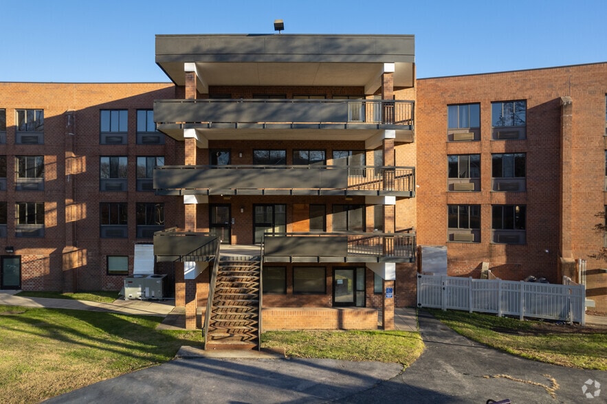 5201 Old York Rd, Philadelphia, PA for lease - Building Photo - Image 3 of 5