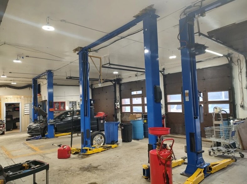 1369 Main St, Worcester, MA for sale - Interior Photo - Image 3 of 7