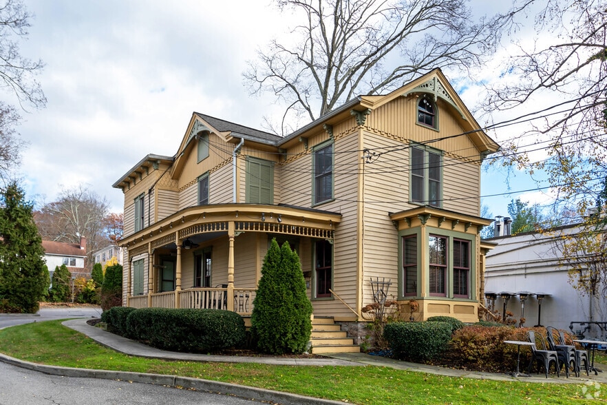 241 E Main St, Mount Kisco, NY for sale - Building Photo - Image 2 of 6