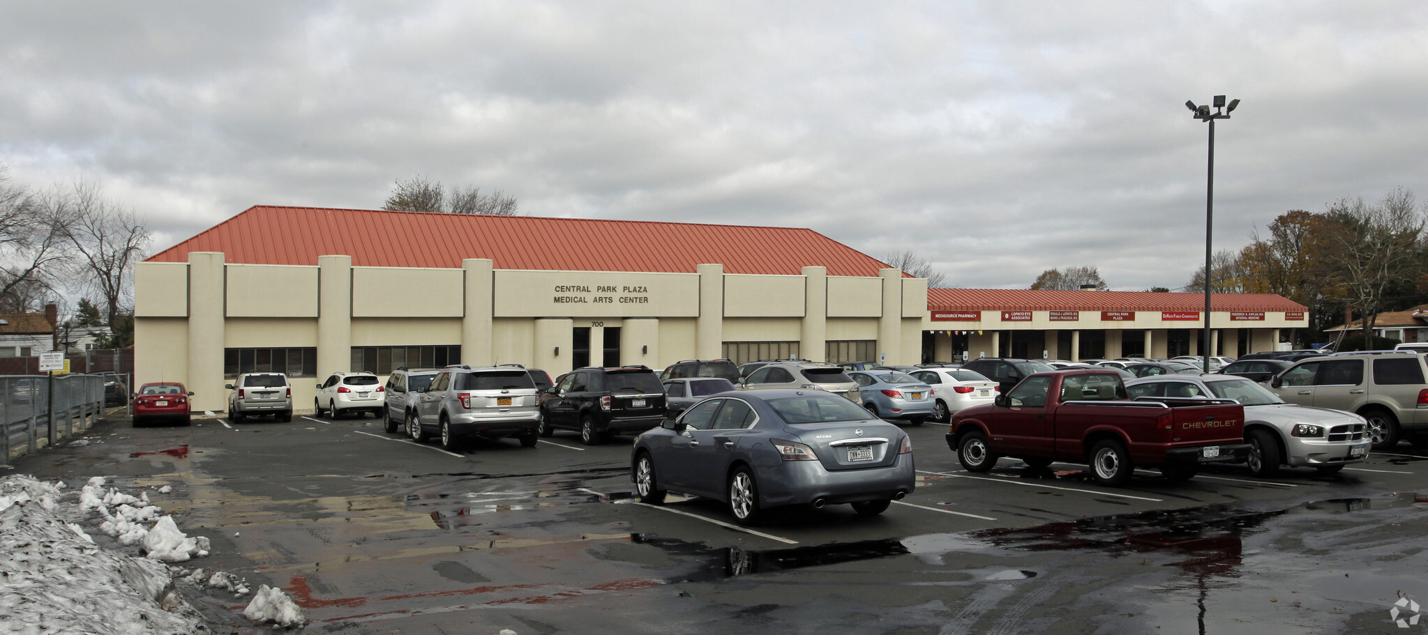 700-760 Old Country Rd, Plainview, NY for lease Primary Photo- Image 1 of 4