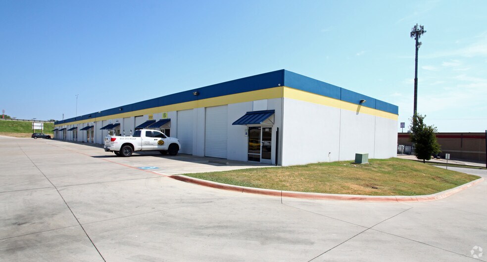 8901 West Fwy, Fort Worth, TX for lease - Building Photo - Image 3 of 4