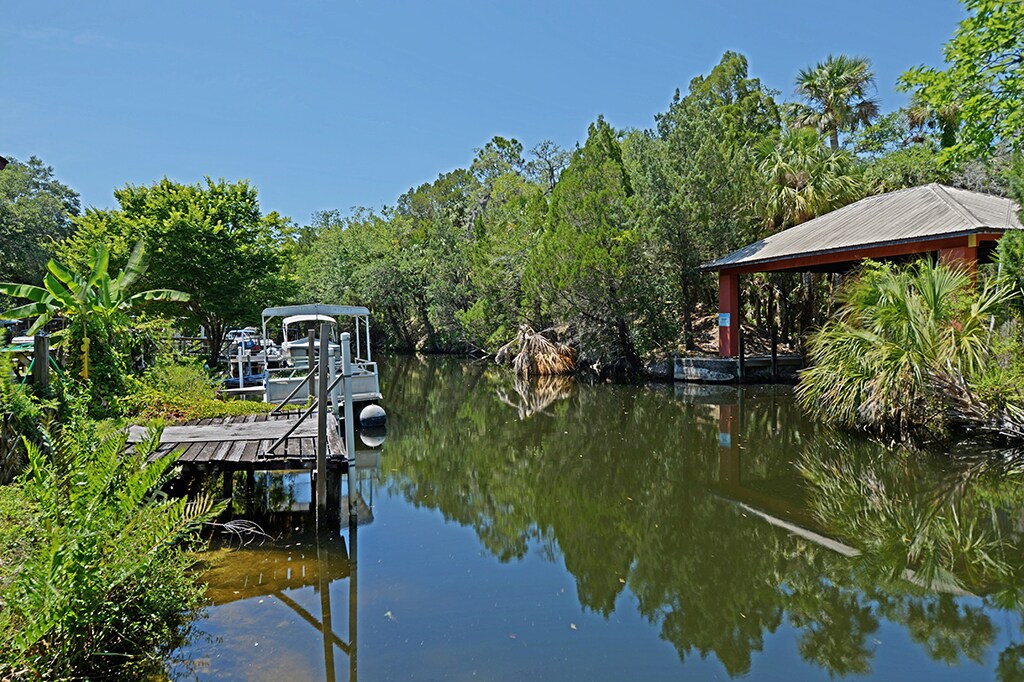 10175 W Fishbowl Dr, Homosassa, FL 34448 Manatee Campground Marina