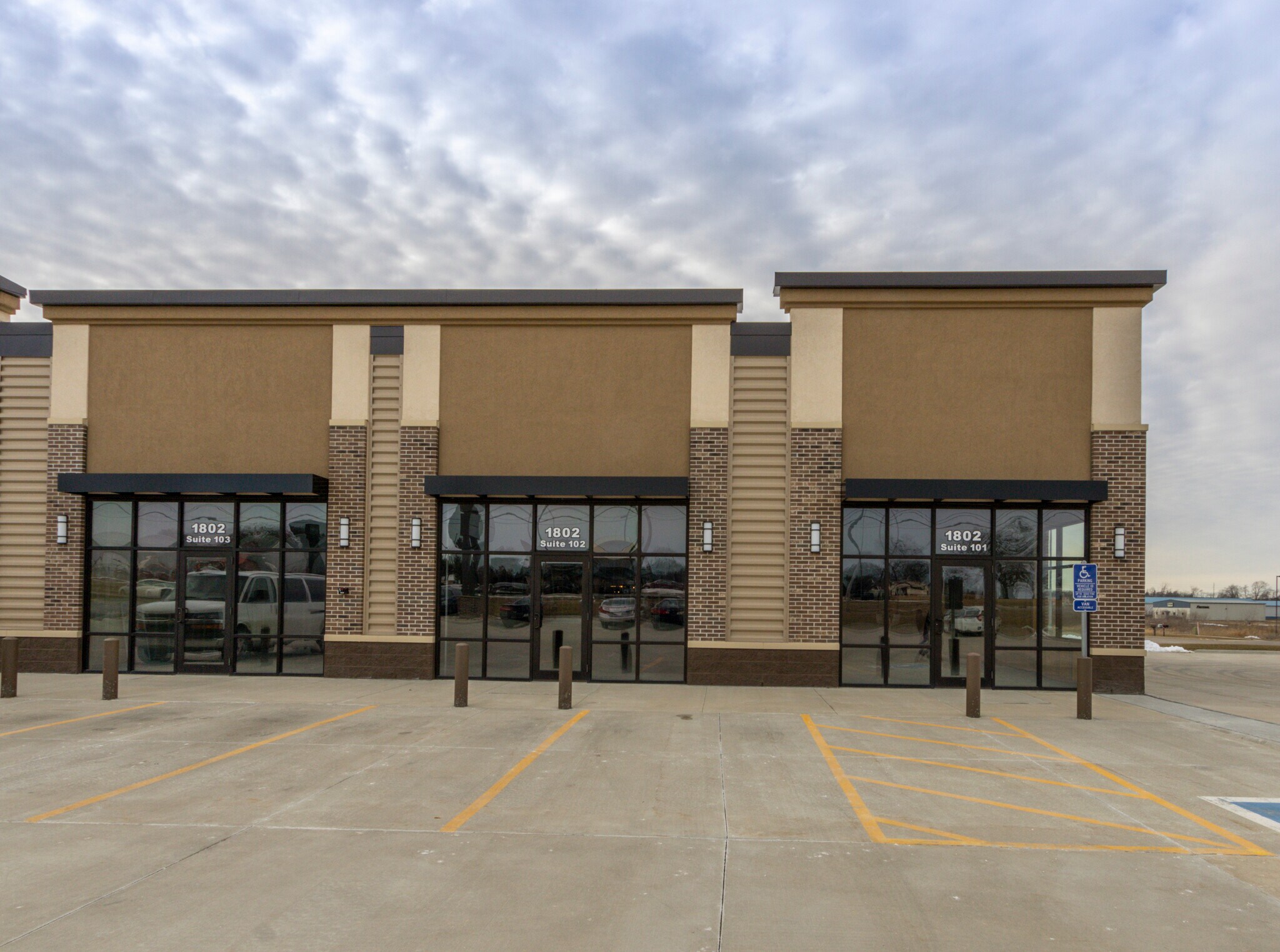 1802 4th St SW, Waverly, IA for lease Building Photo- Image 1 of 8