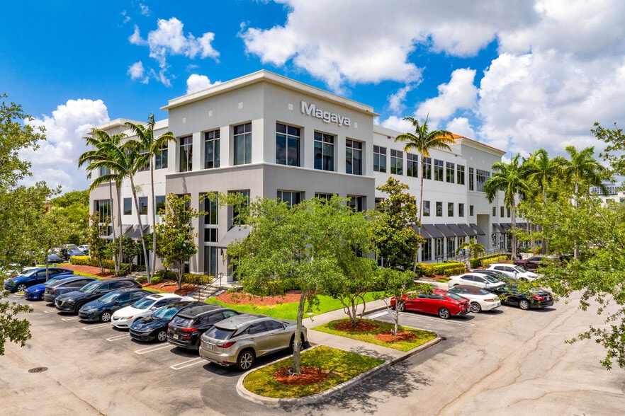 7950 NW 53rd St 41 Condo Portfolio portfolio of 41 properties for sale on LoopNet.com - Building Photo - Image 3 of 11