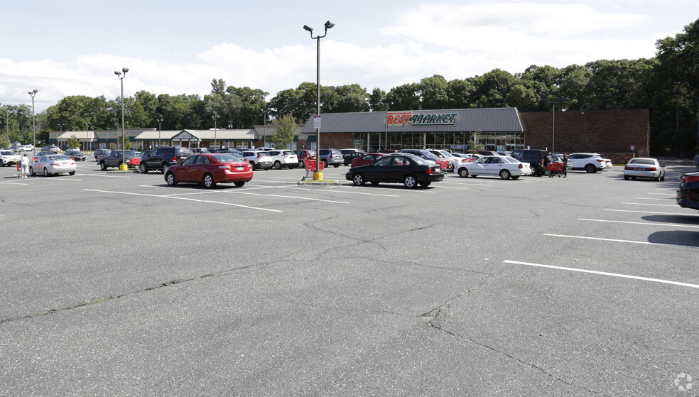 2858 Middle Country Rd, Lake Grove, NY for lease - Primary Photo - Image 1 of 5