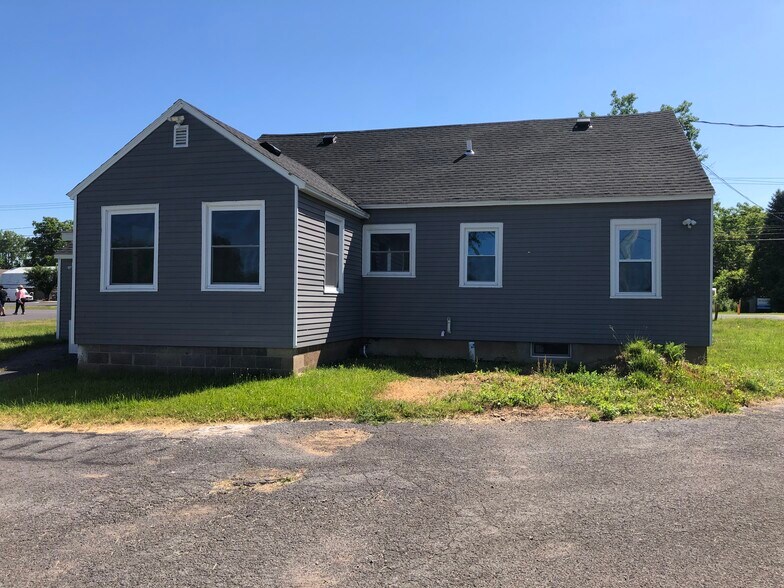 7337 Oswego Rd, Liverpool, NY for sale - Building Photo - Image 1 of 1