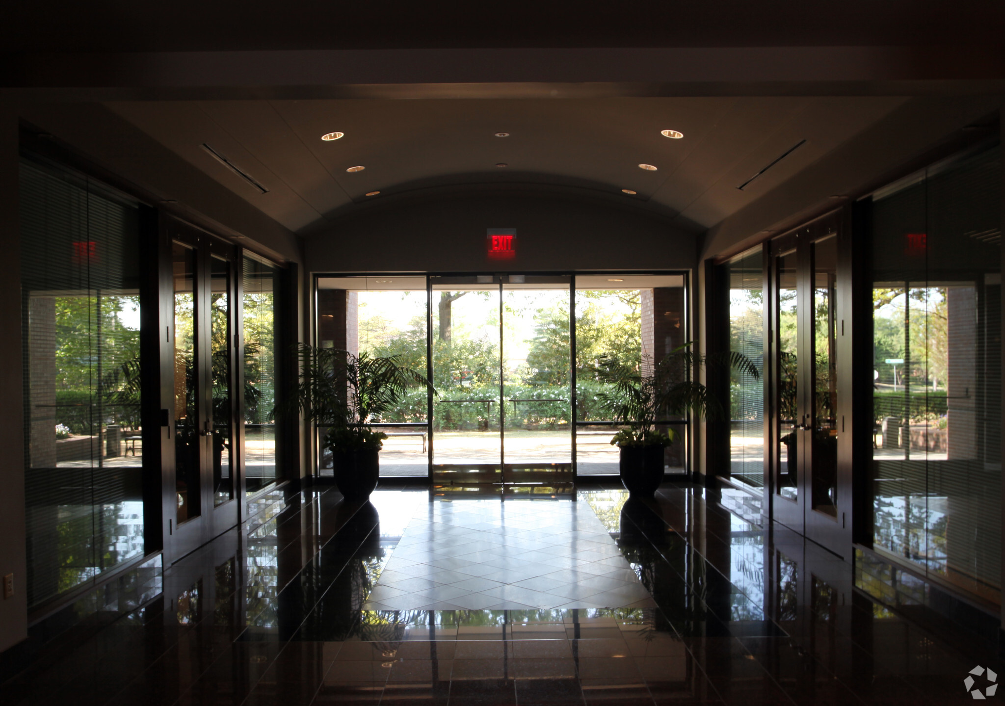 8295 Tournament Dr, Memphis, TN for lease Lobby- Image 1 of 3