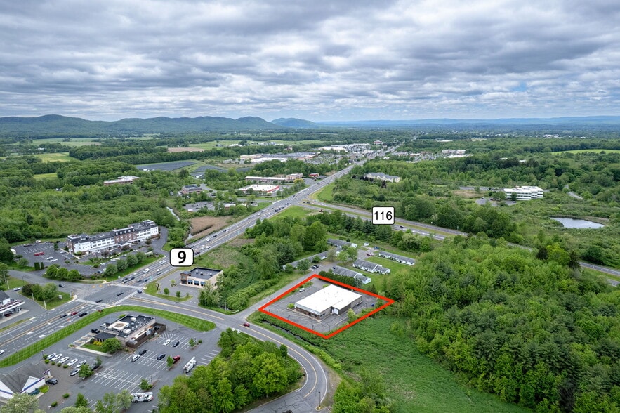 31 Campus Plaza Rd, Hadley, MA for lease - Building Photo - Image 2 of 7