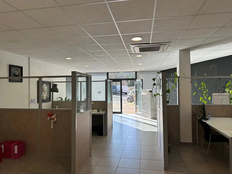 531 Avenue Paul Jullien, Le Tholonet for lease - Interior Photo - Image 2 of 7