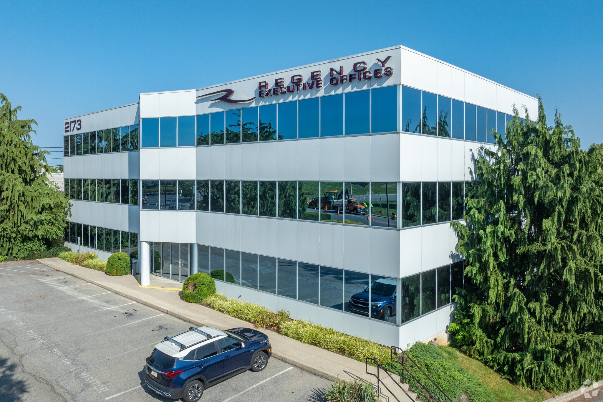 2173 Embassy Dr, Lancaster, PA for lease Primary Photo- Image 1 of 6