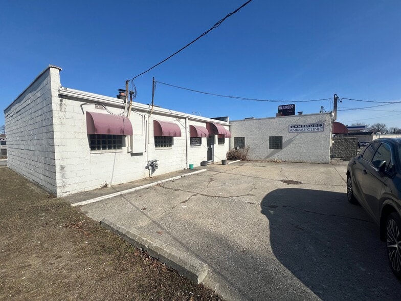 22643 S Chrysler Dr, Hazel Park, MI for lease - Building Photo - Image 2 of 7