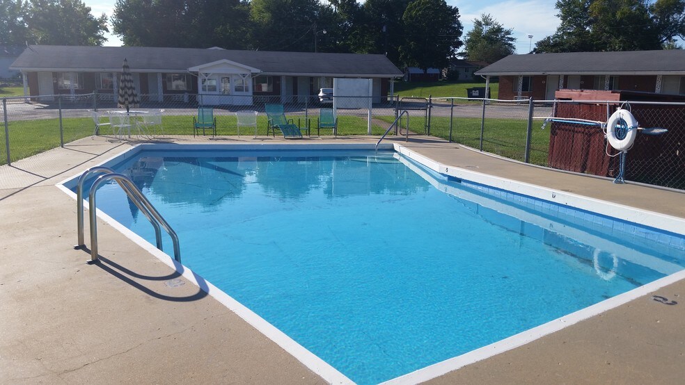 201 N State Highway 5, Versailles, MO for sale - Building Photo - Image 1 of 1