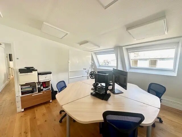 Office in Paris for lease - Interior Photo - Image 1 of 18