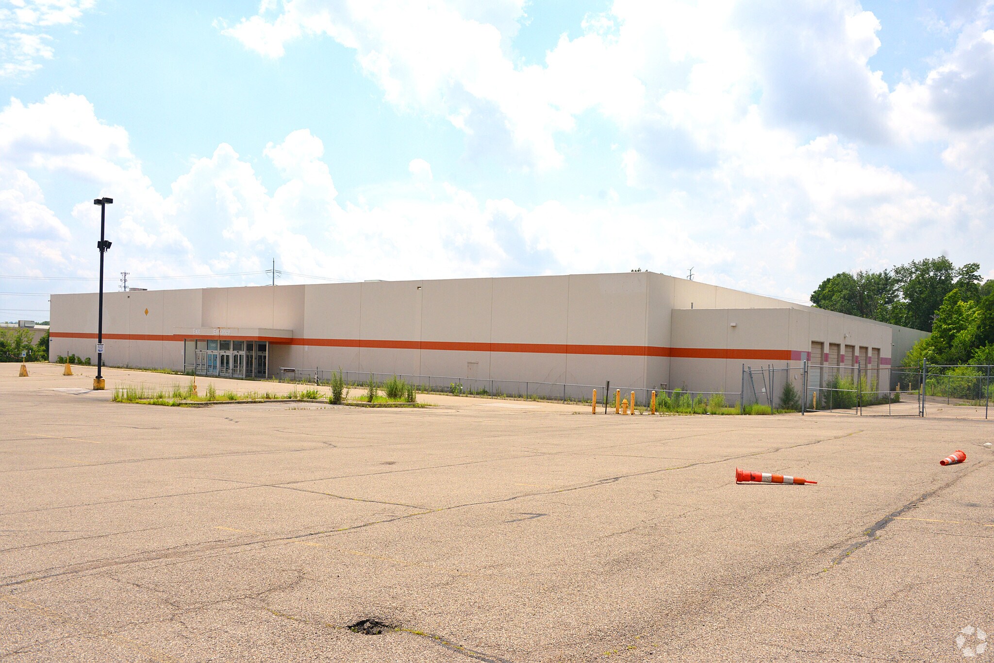 5445 Ridge Ave, Cincinnati, OH for sale Primary Photo- Image 1 of 1