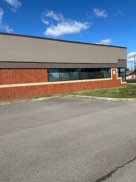 347-374 Lang Blvd, Buffalo, NY for lease - Building Photo - Image 3 of 15