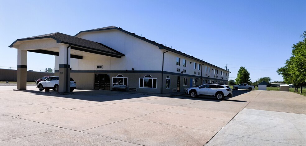 802 E 14th St, Larned, KS for sale - Primary Photo - Image 1 of 1