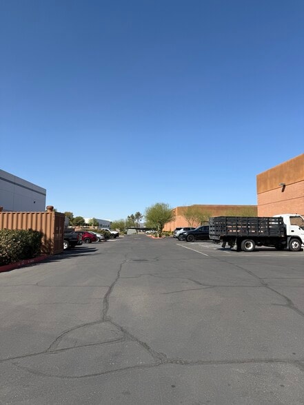 2019 W Quail Ave, Phoenix, AZ for lease - Building Photo - Image 2 of 13