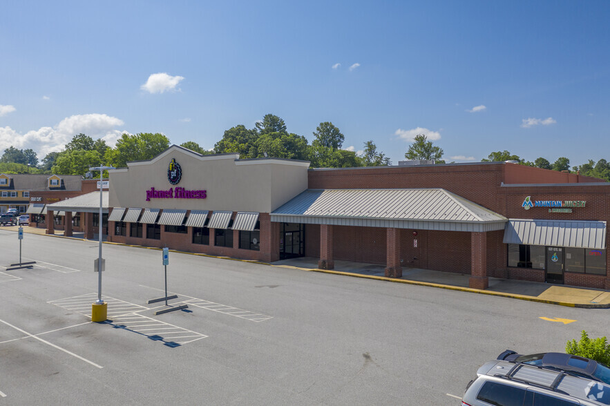 635-643 Spartanburg Hwy, Hendersonville, NC for sale - Primary Photo - Image 1 of 1