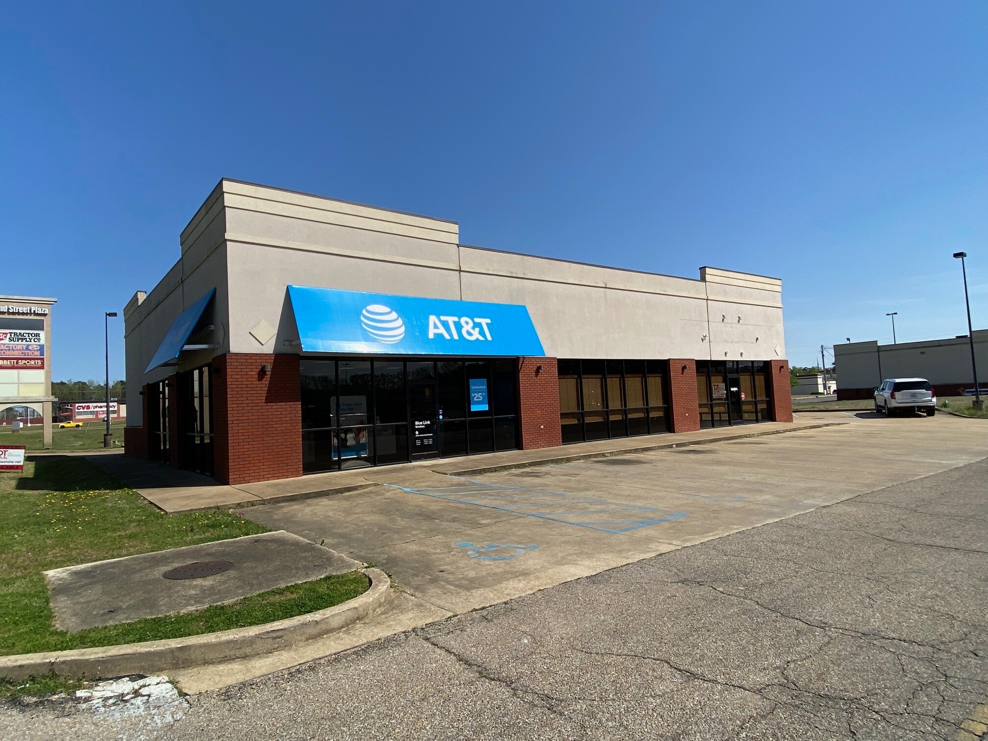 213 Walmart Cir, Booneville, MS for lease Building Photo- Image 1 of 8
