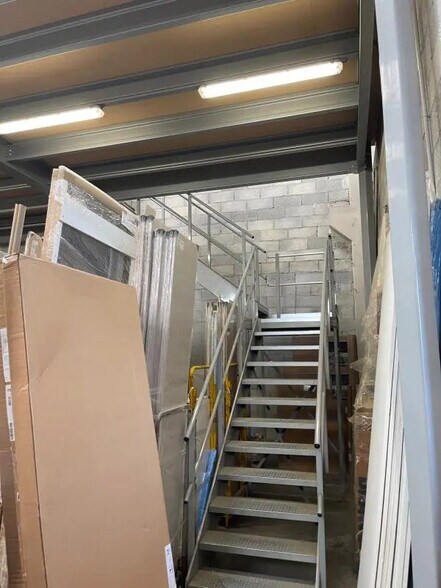 Industrial in Le Muy for lease - Interior Photo - Image 3 of 11