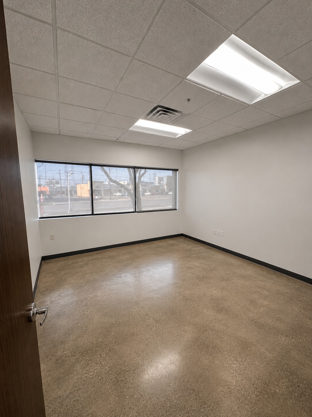 152-160 Continental Ave, Dallas, TX for lease Interior Photo- Image 1 of 1