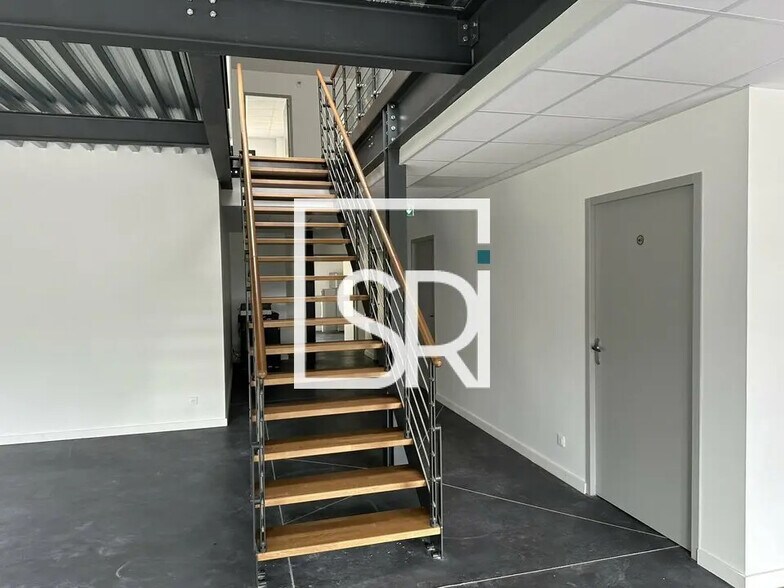 Industrial in Lezoux for sale - Building Photo - Image 3 of 10