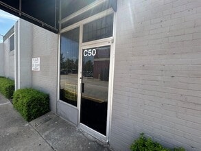4800 W 34th St, Houston, TX for lease Building Photo- Image 1 of 2